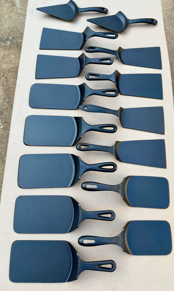 Две отполированные чугунные лопатки с сохранёнными родными ручками