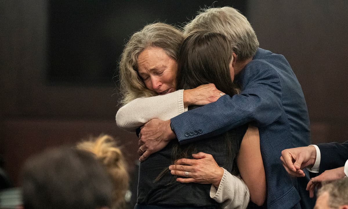 Семья Мо Уилсон после вынесения приговора Кейтлин Армстронг, ноябрь 2023 года