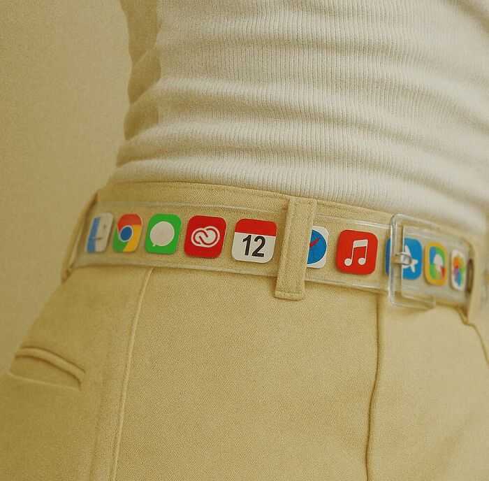 Ремень с докинг-станцией для телефона вместо пряжки