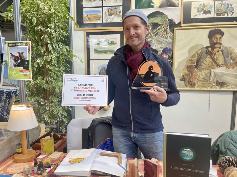 Оливье-Марк Надель демонстрирует свои работы и награды