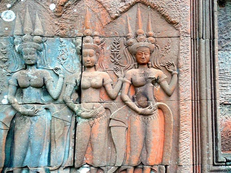 Апсары Ангкор-Вата &mdash; уникальные черты лица каждой фигуры, разные этнические типы