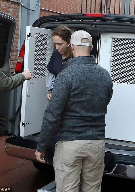 Наоми Бистлайн &mdash; соучастница Бейтмана, осуждённая по делу о сексуальном насилии над детьми