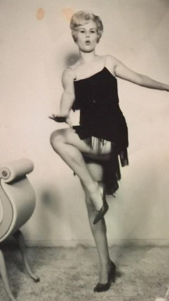 Молодая Беверли Оливер, танцовщица, заявившая о том, что она и есть Леди Бабушка