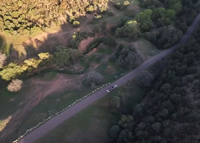 Вид сверху на дорогу в округе Хила, Аризона