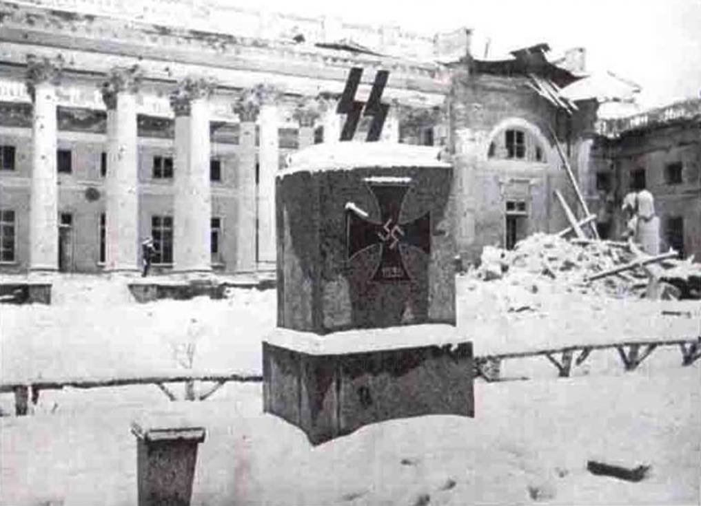 Александровский дворец в Царском Селе (город Пушкин) в январе 1944 года, сразу после освобождения города советскими войсками