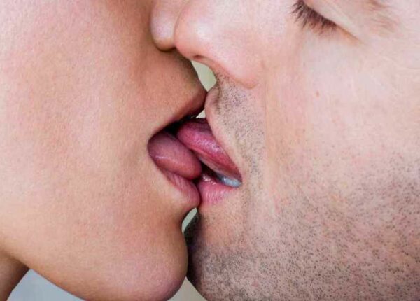 Когда и почему люди начали целоваться