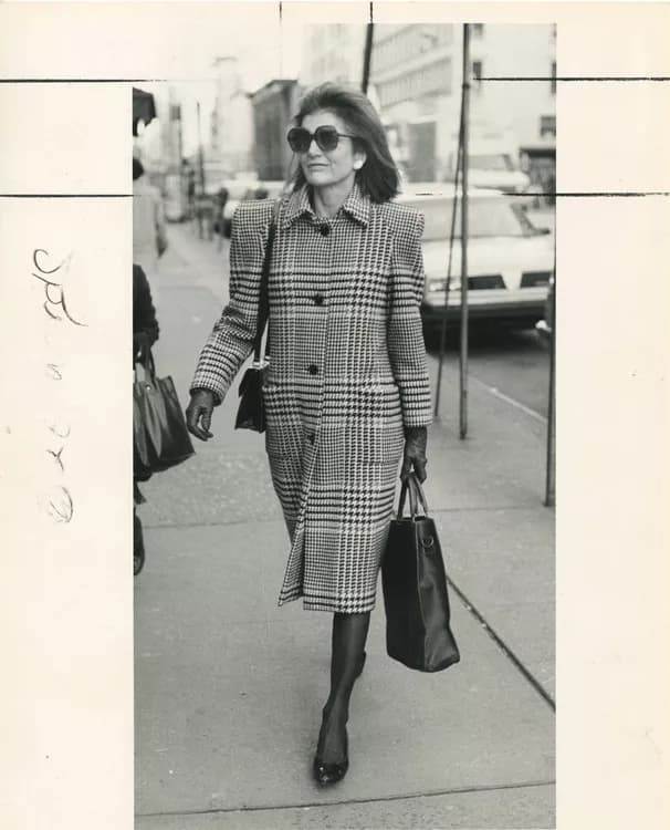 Жаклин Кеннеди на улице — одна из знаменитых героинь уличных снимков Билла Каннингема