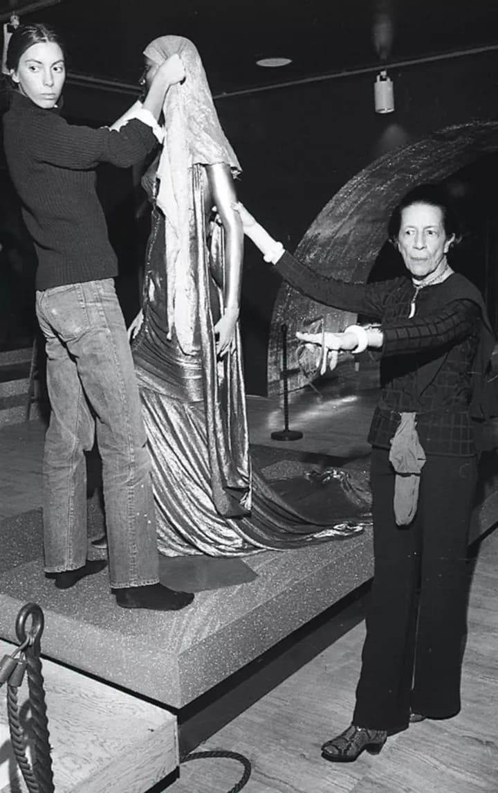 Тони Гудман и Диана Вриланд — легендарный редактор Harper's Bazaar — на снимке 1975 года