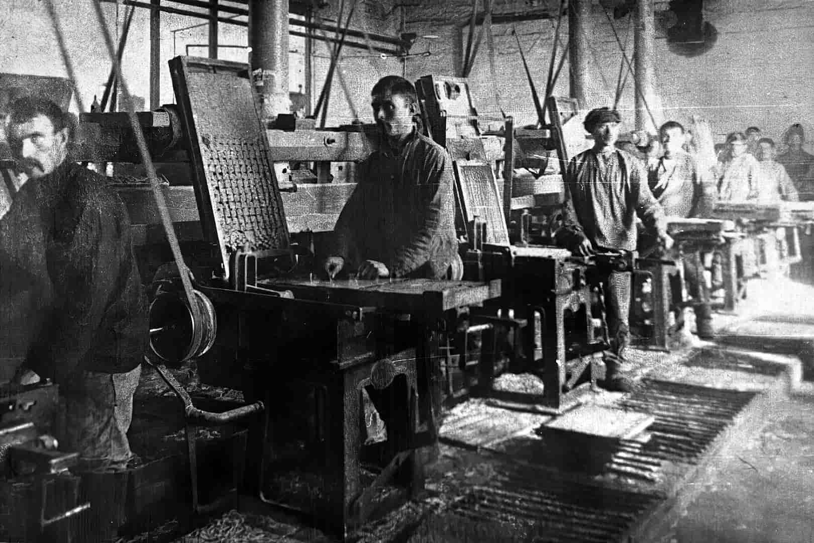 Рабочие российской фабрики конца XIX века