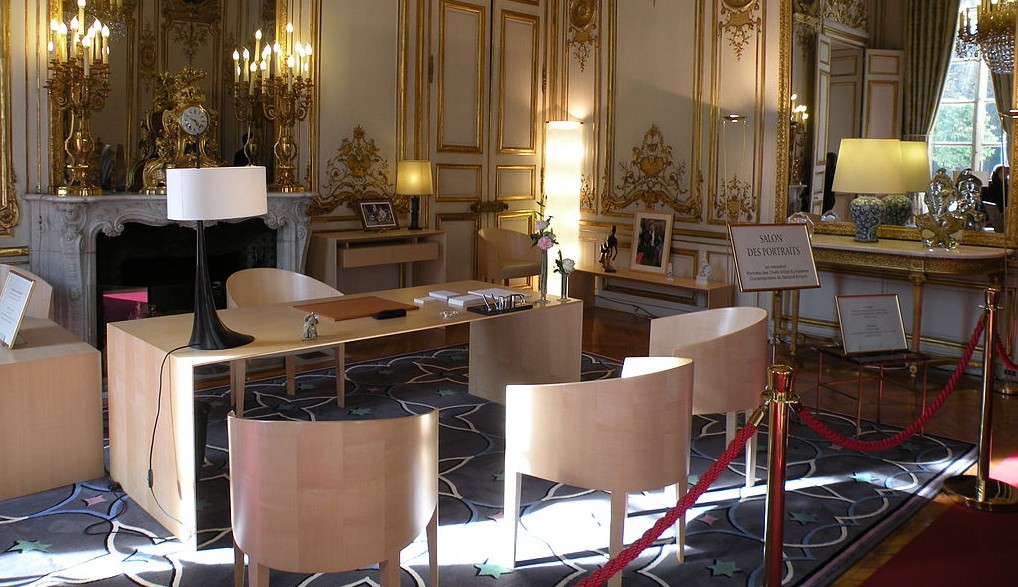 Рабочий кабинет Елисейского дворца, оформленный Старком в 1983 году