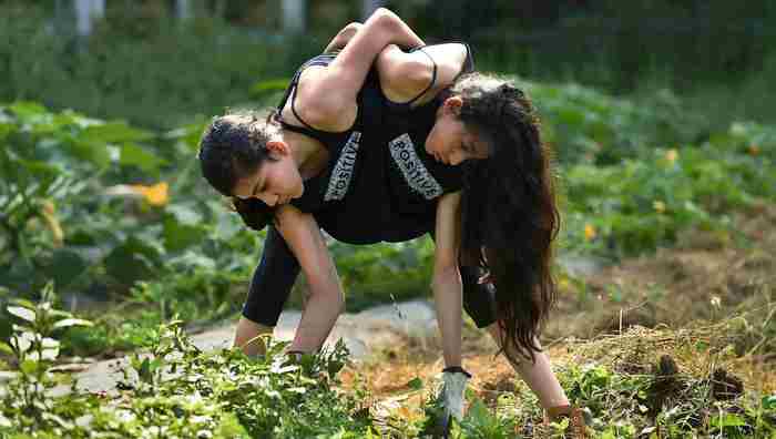 Кармен и Лупита Андраде в повседневной жизни