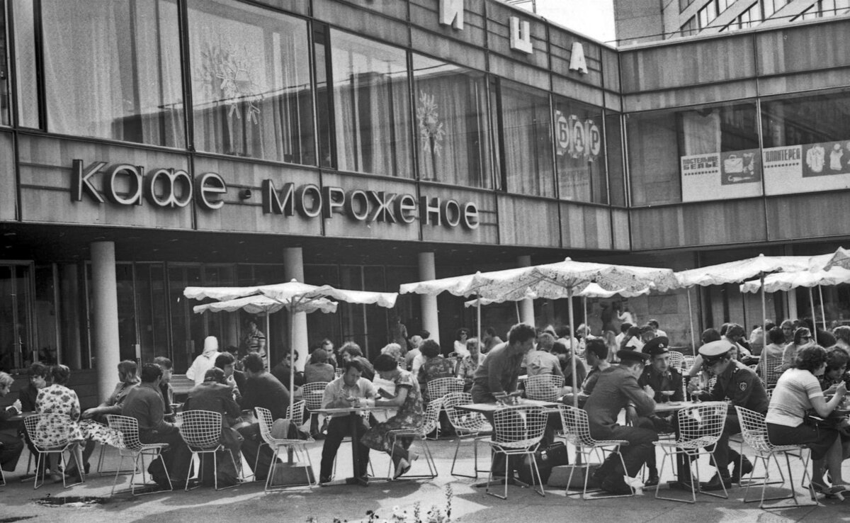 Кафе-мороженое Метелица на проспекте Калинина в советское время