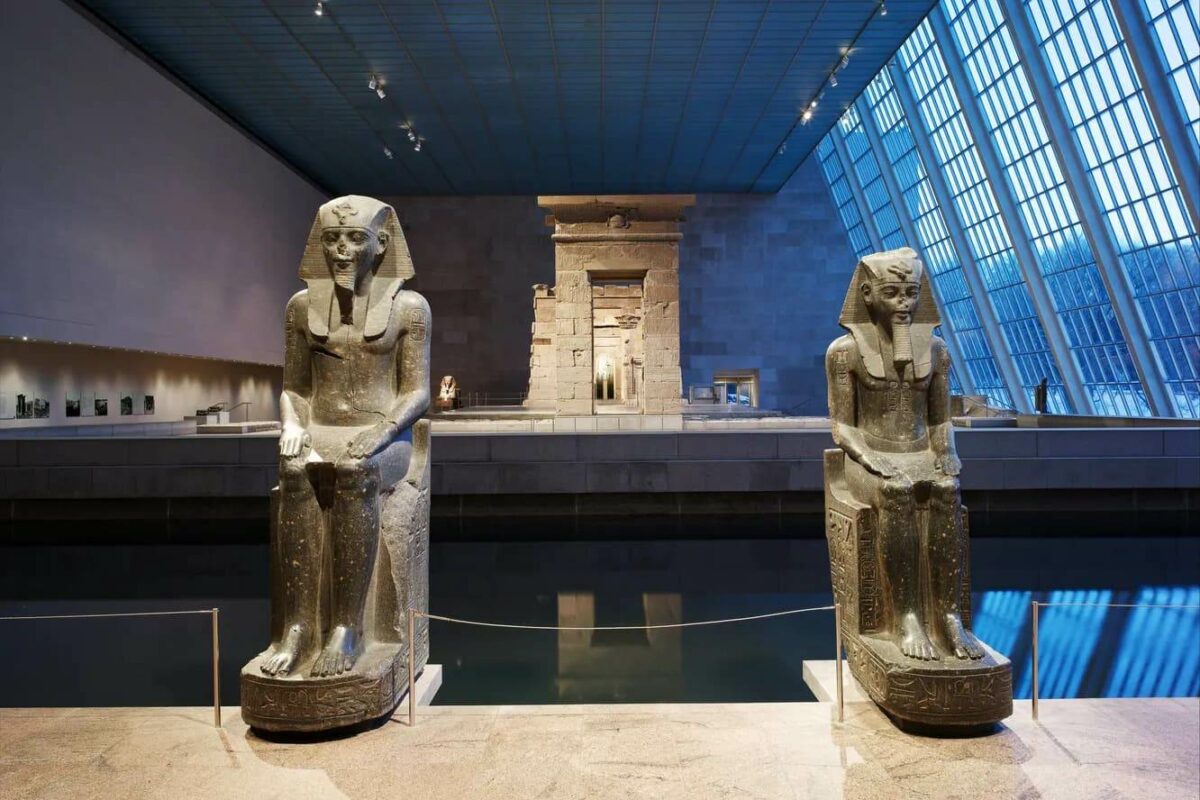 Храм Дендур в крыле Саклера Метрополитен-музея в Нью-Йорке