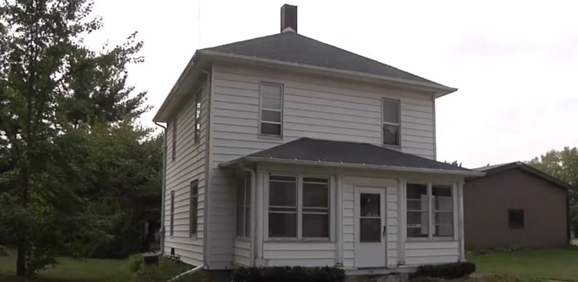 Дом в Женисео, Иллинойс, где Чад Шиппер удерживал похищенных супругов Ван Остен в подземной камере