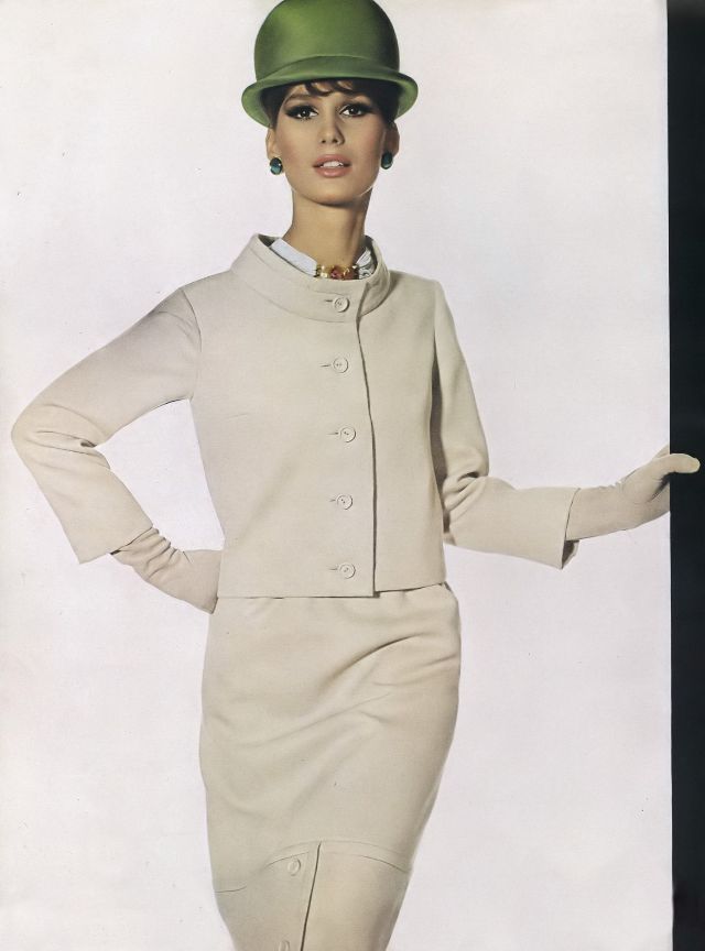 Бригитта Бауэр в костюме Christian Dior-New York, Ирвинг Пенн, Vogue, 1964
