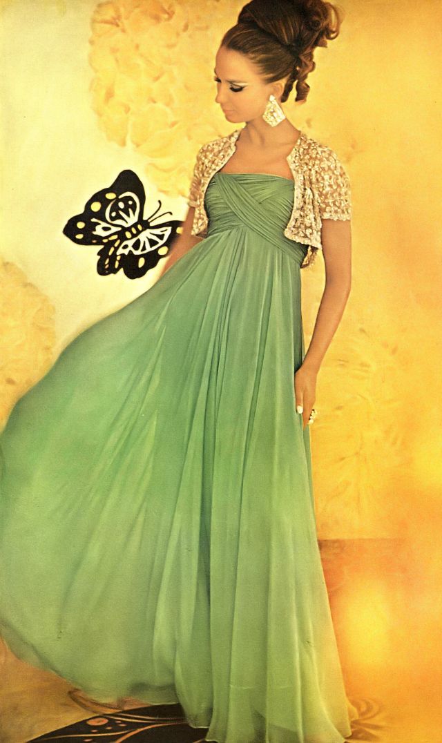 Бригитта Бауэр в зелёном шифоне Malcolm Starr, Гордон Паркс, Vogue, 1965