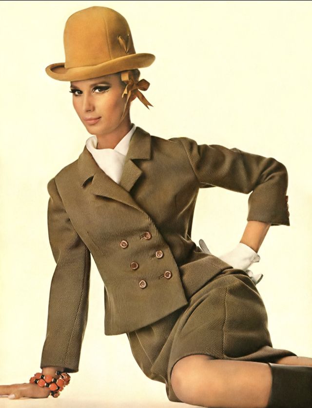 Бригитта Бауэр в костюме для верховой езды Monte Sano & Pruzan, Ирвинг Пенн, Vogue, 1965