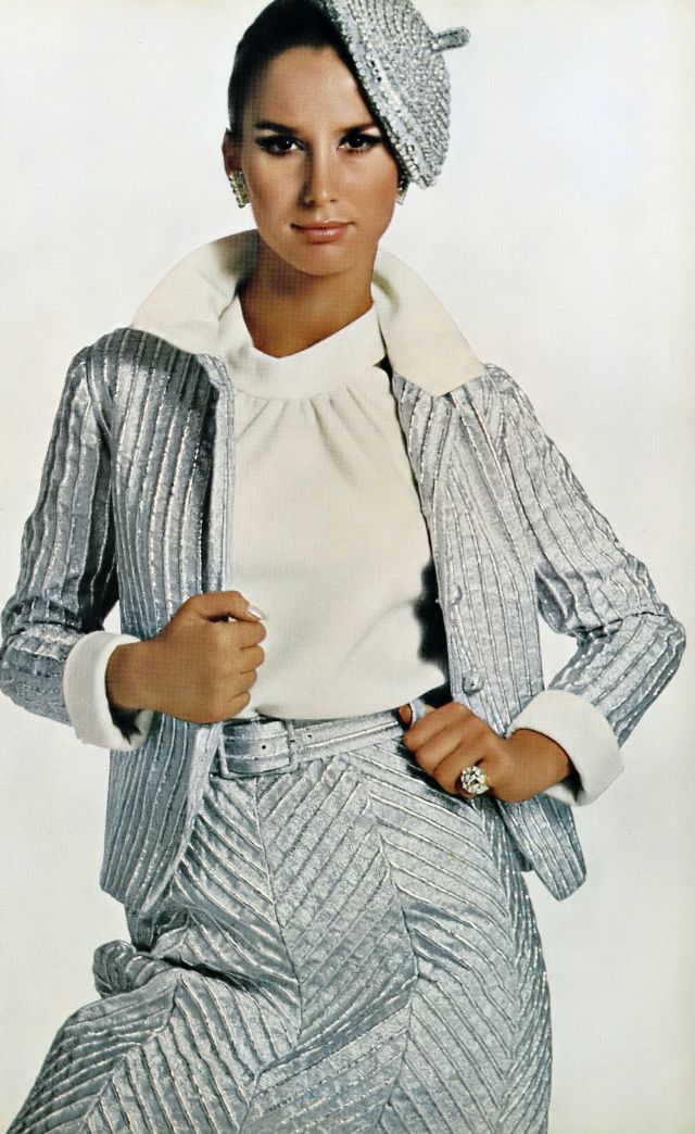Бригитта Бауэр в серебряном костюме Philippe Venet, Билл Кинг, Harper's Bazaar UK, 1966