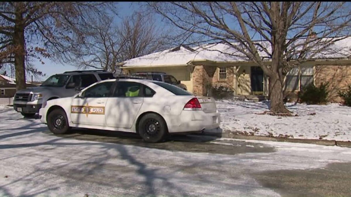 Полиция у дома Ван Остенов в Эри, Иллинойс &mdash; февраль 2017 года, поиск похищенных супругов