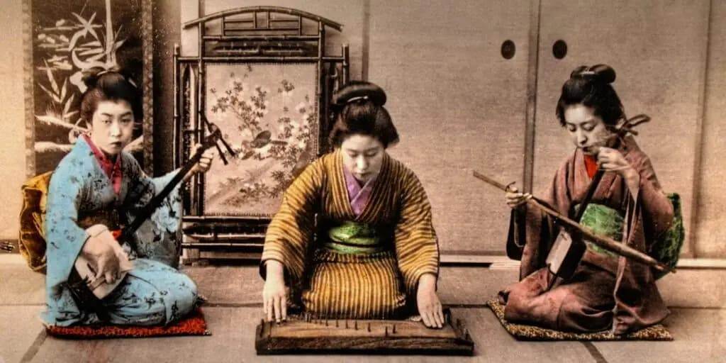 Гейши с музыкальными инструментами &mdash; фото конца XIX века