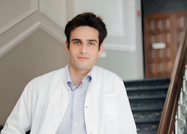 Молодой ученый Александр Мартиросян: ключевой участник уникальной операции по пересадке лица в России