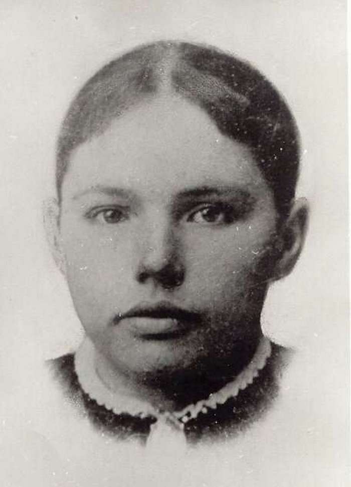 Каролина Олссон в детстве, фотография 13-летней девочки