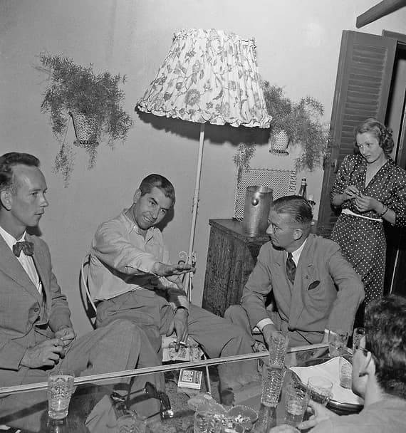 Лаки Лучано с друзьями и балериной Иджеей Лиссони &mdash; его многолетней подругой