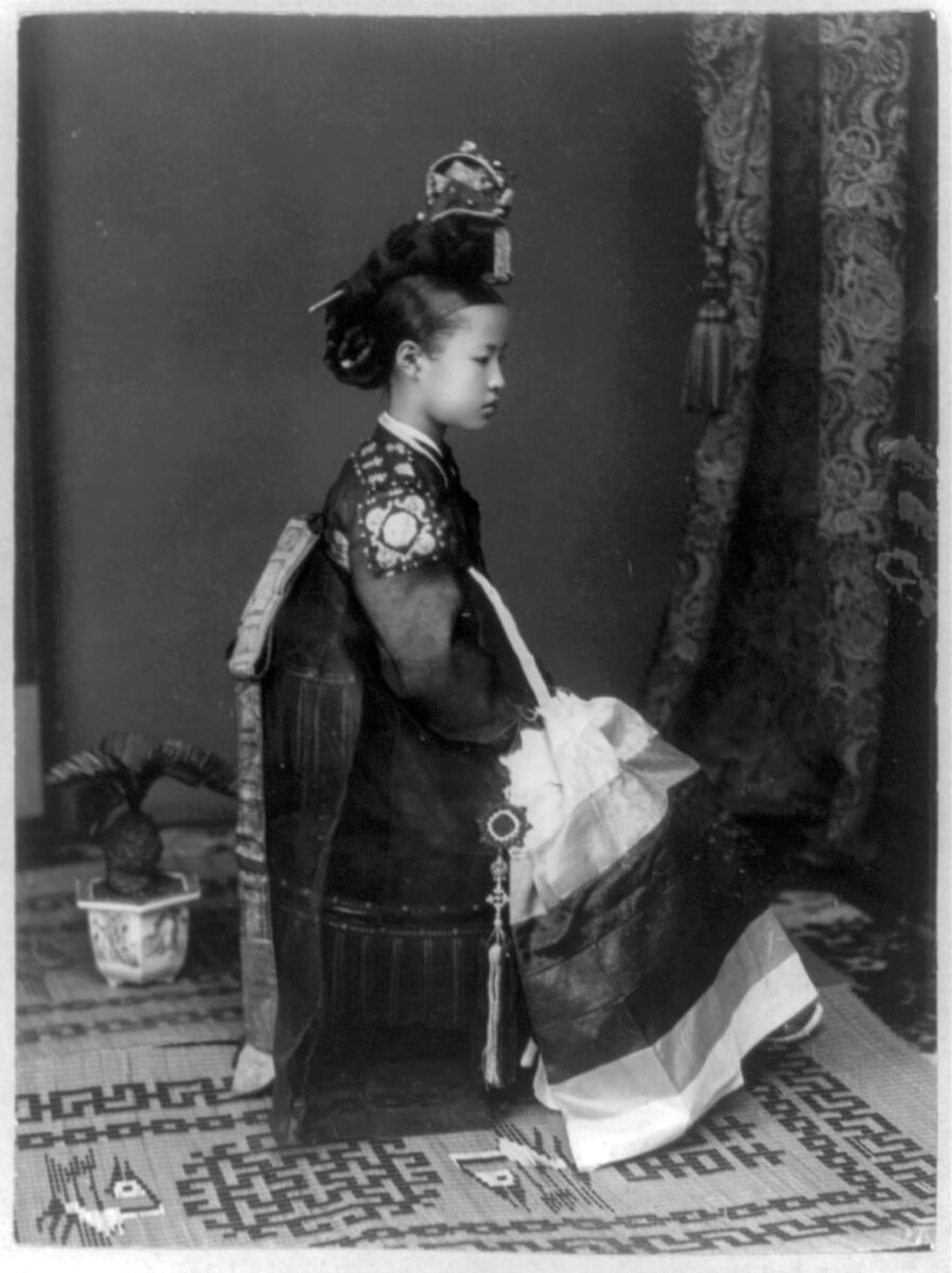 Юная кисэн. Фотография 1910 года