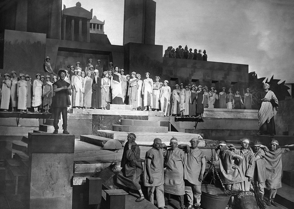 Сцена из театральной постановки Лисистраты в Берлине 1920 года