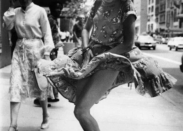 Бросил Гарвард, шил шляпки Мэрилин Монро, а потом придумал уличную моду