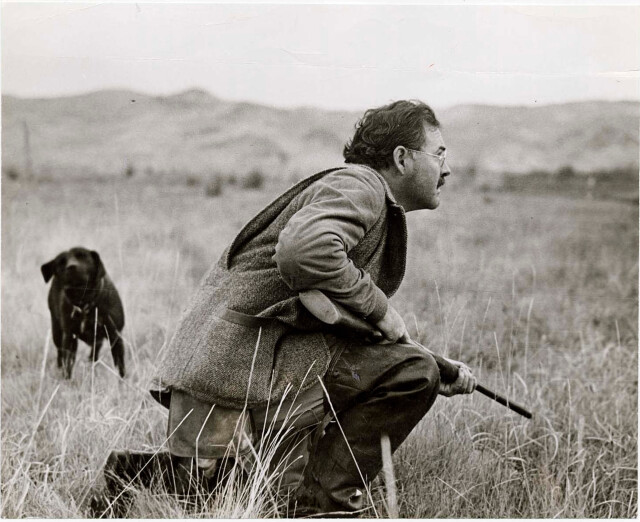 Эрнест Хемингуэй с винтовкой, Сан-Вэлли, Айдахо, октябрь 1941, Роберт Капа