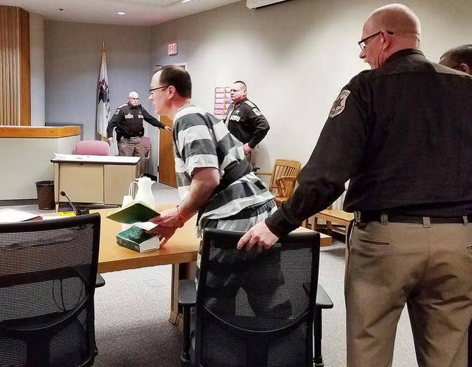 Чад Шиппер в суде &mdash; апрель 2019 года, округ Уайтсайд, Иллинойс