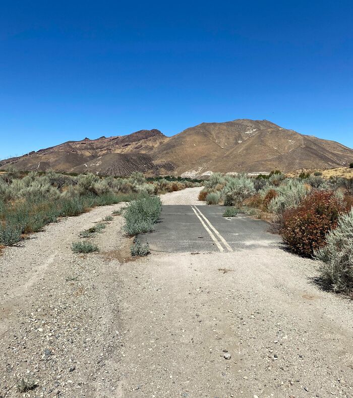 Bigpicture ru unbelievable things people stumbled upon in the desert 40