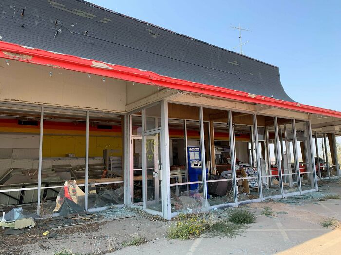 Bigpicture ru unbelievable things people stumbled upon in the desert 52