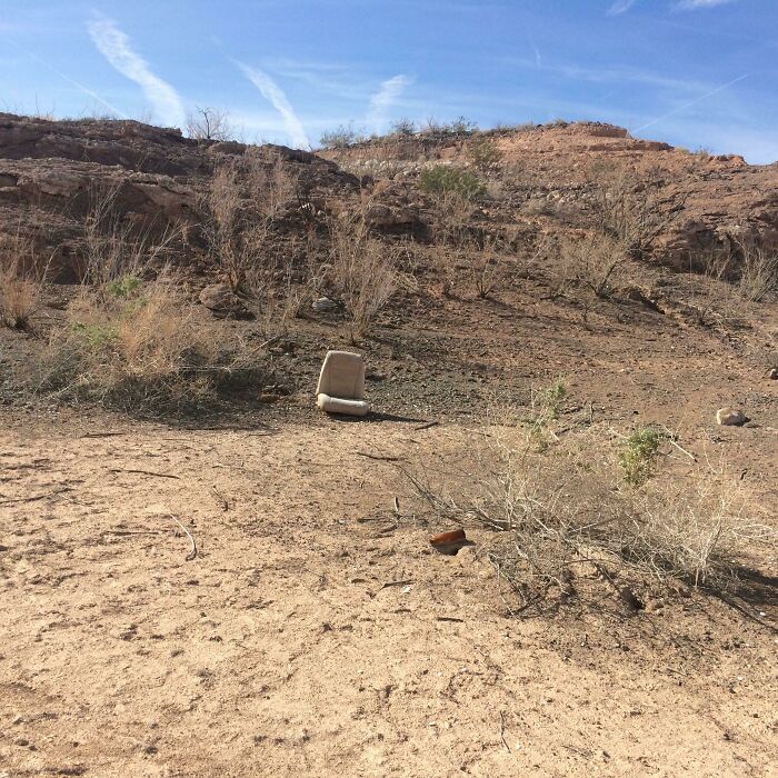 Bigpicture ru unbelievable things people stumbled upon in the desert 56