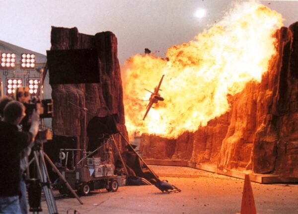 Ватные палочки, паяльники и латекс: как 27 культовых фильмов обходились без компьютеров