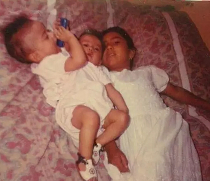 Кармен и Лупита Андраде в детстве со старшей сестрой