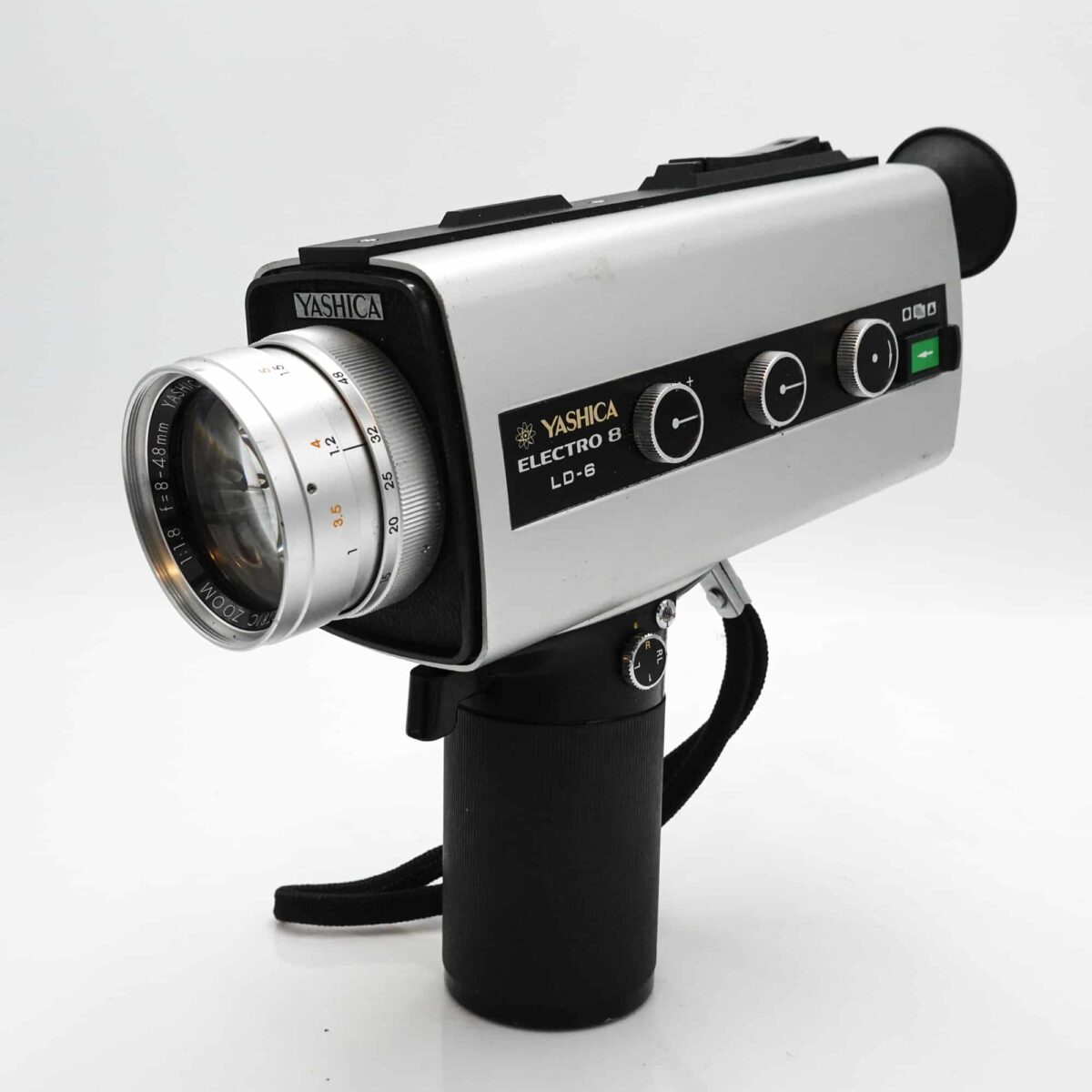 Кинокамера Yashica Super 8, которую упоминала Беверли Оливер в своих показаниях