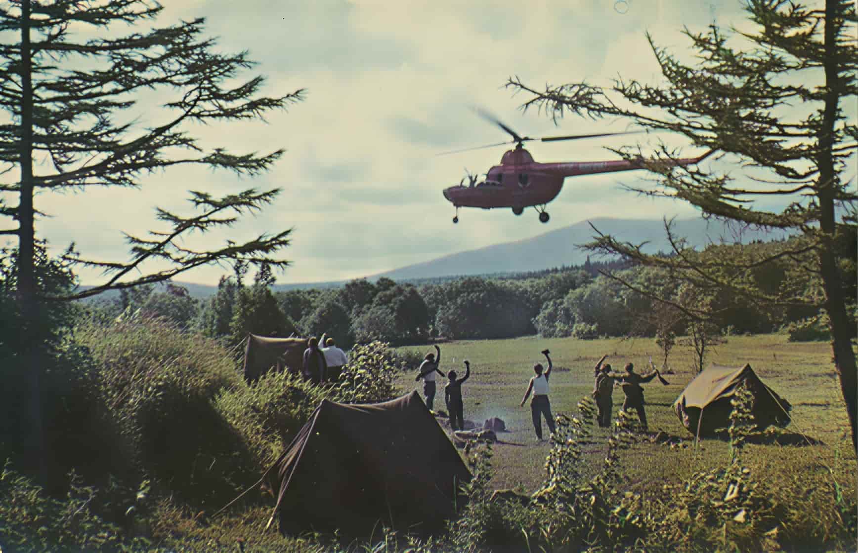 Советские геологи в полевой экспедиции на Сахалине открытка