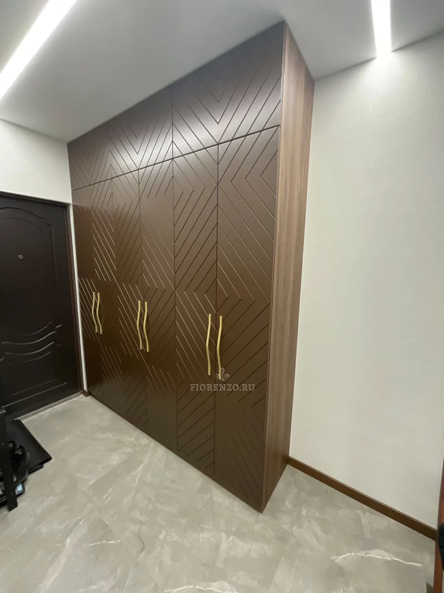 Шкаф с геометрической фрезеровкой авио