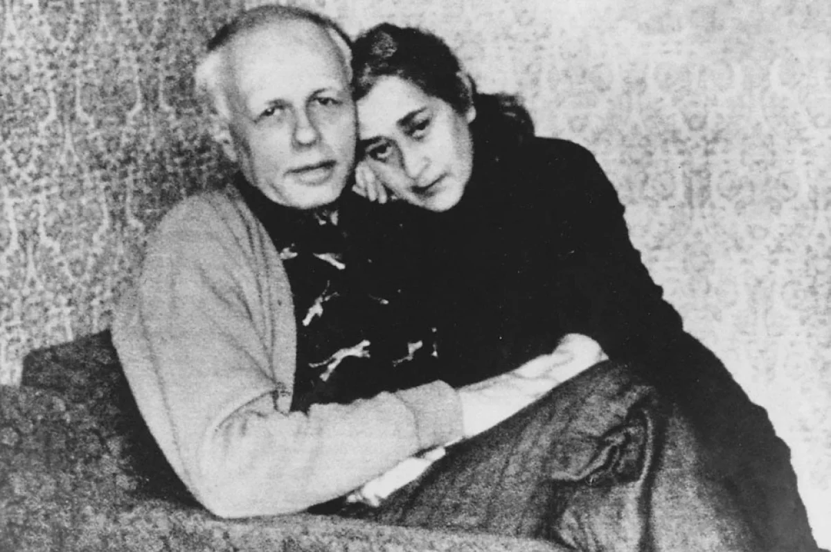 Сахаров и Боннэр в горьковской квартире, начало 1980-х