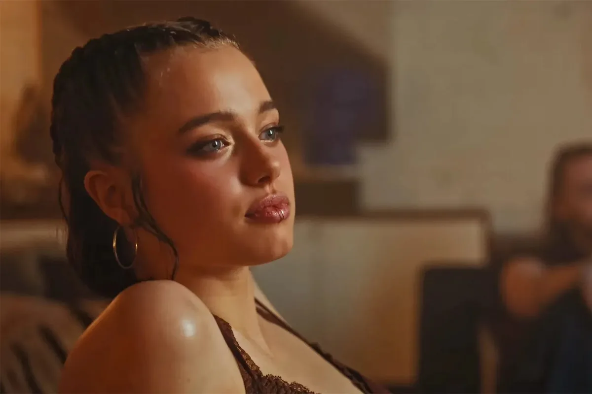 Шайло Джоли в клипе певицы Даёнг What's a Girl to Do, апрель 2026