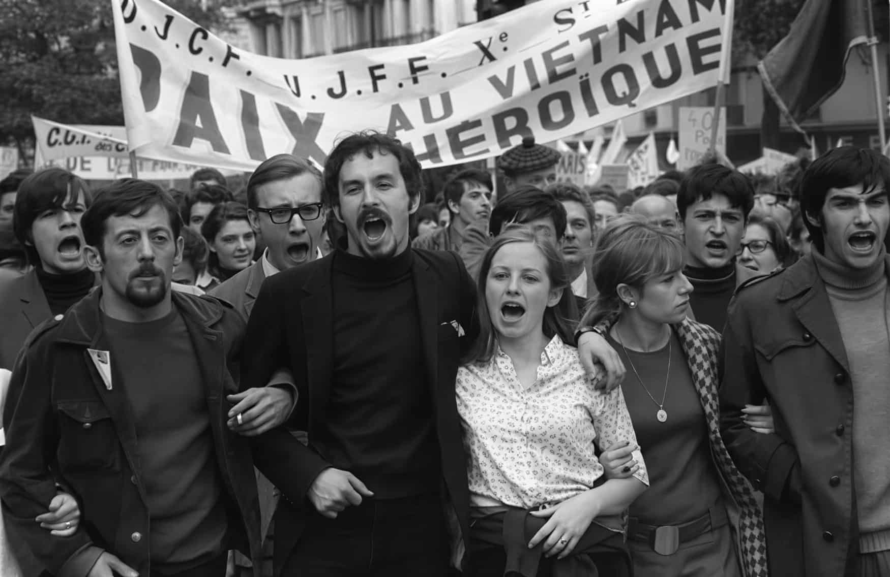 Пацифистский митинг в Западной Европе, 1960-е годы, чёрно-белое историческое фото
