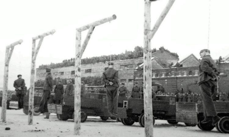Показательная казнь нацистских пособников коллаборационистов 1945 год