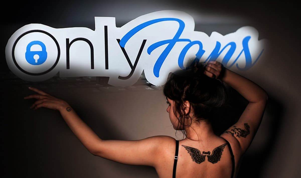 Интерфейс главной страницы OnlyFans с примерами платных подписок и откровенным контентом для взрослых