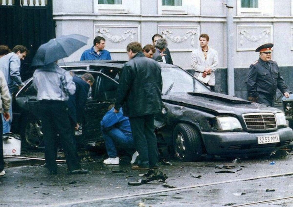 Милиция на месте заказного убийства Москва начало 1990-х годов