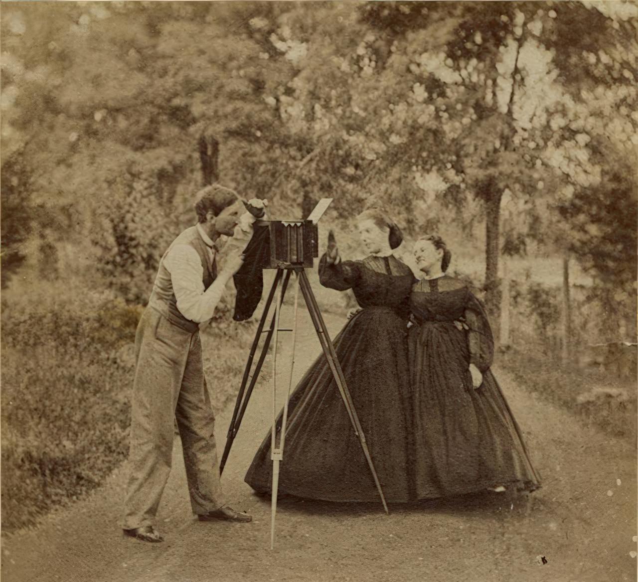 Странствующий фотограф XIX века с камерой и фургоном-лабораторией