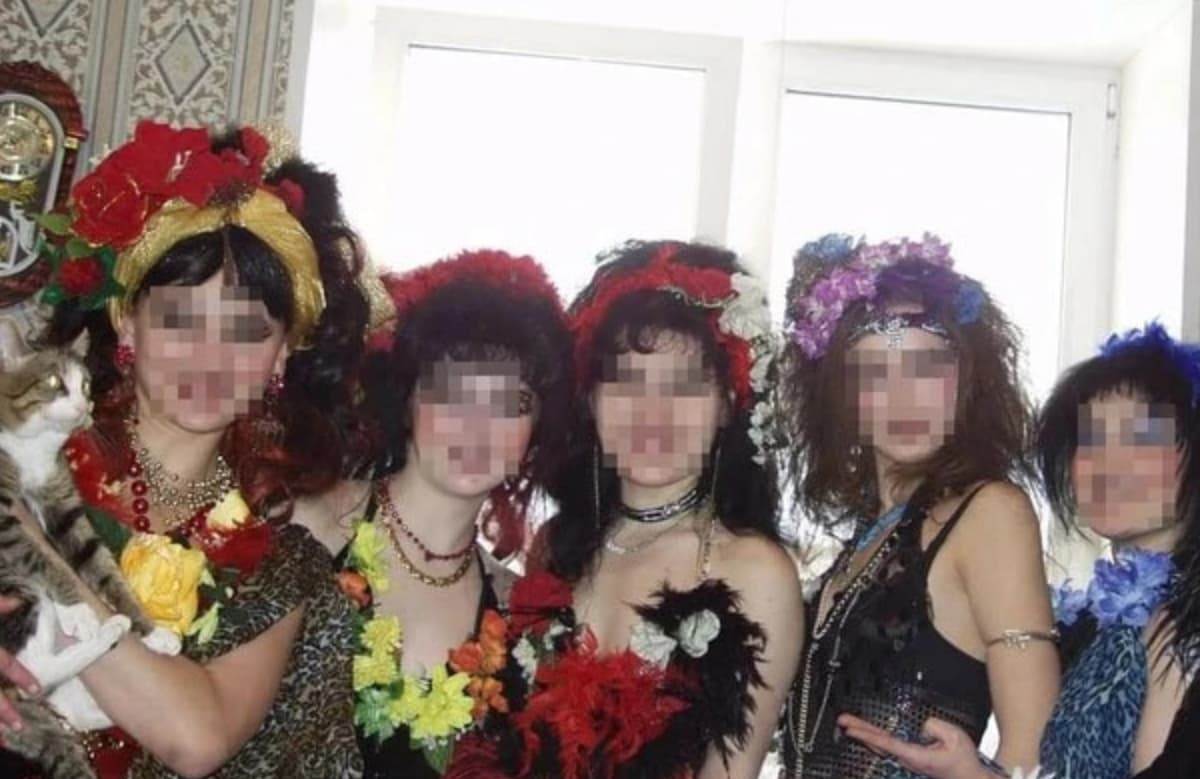 Женщины из секты Ашрам Шамбала всегда были одеты вызывающе