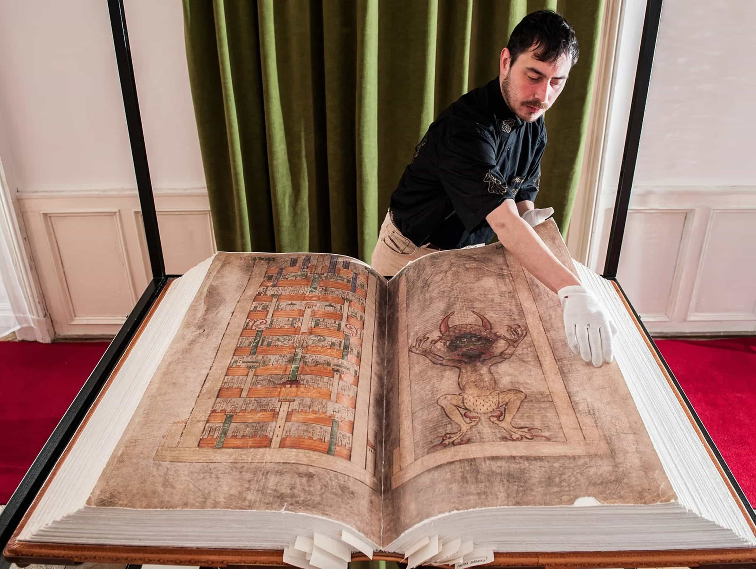 Codex Gigas Библия дьявола Национальная библиотека Швеции размер