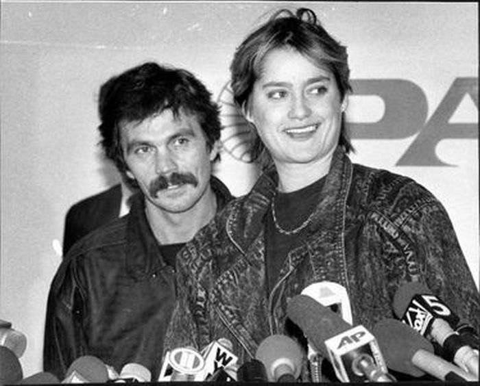 Надя Команечи на пресс-конференции после бегства из Румынии в 1989 году